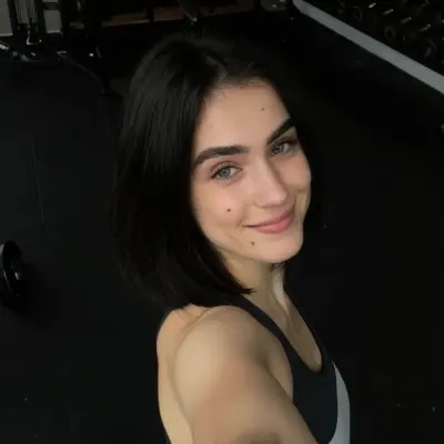 Милана, 26